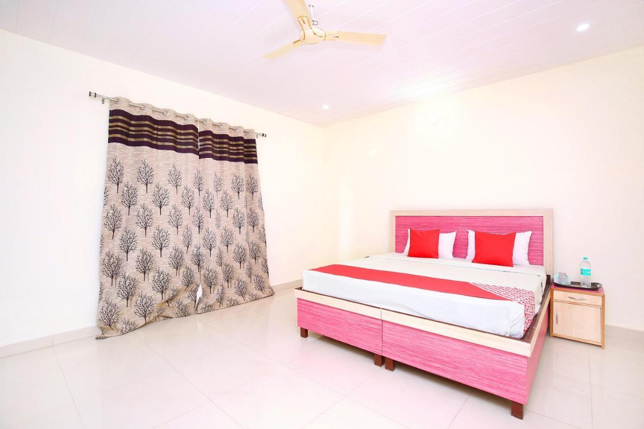 Oyo Flagship Armaan Resort Shāhpur Eksteriør billede