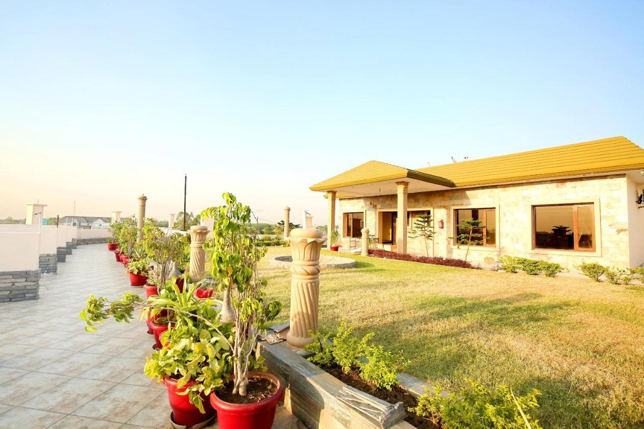 Oyo Flagship Armaan Resort Shāhpur Eksteriør billede