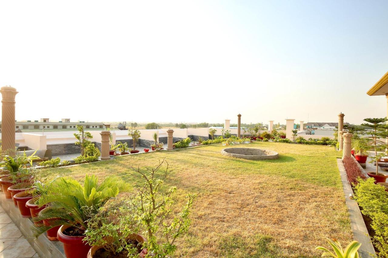 Oyo Flagship Armaan Resort Shāhpur Eksteriør billede