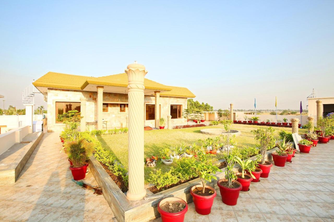 Oyo Flagship Armaan Resort Shāhpur Eksteriør billede