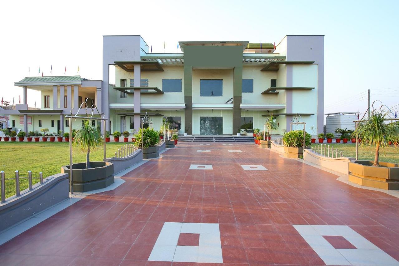 Oyo Flagship Armaan Resort Shāhpur Eksteriør billede